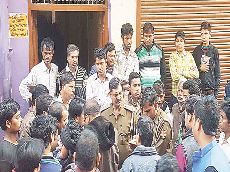 Merchant's wife's body was found hanging on a noose