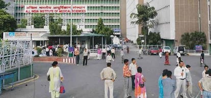 crime news : person pretend to be doctor in AIIMS