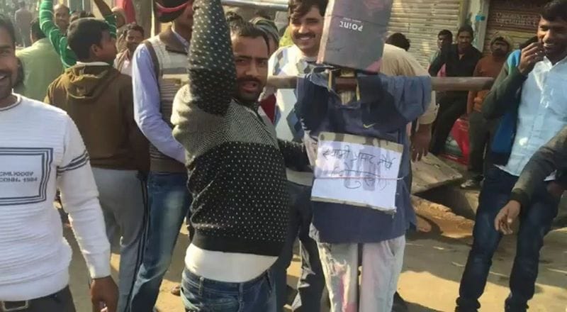 BJP activists burned an effigy of Amit Shah