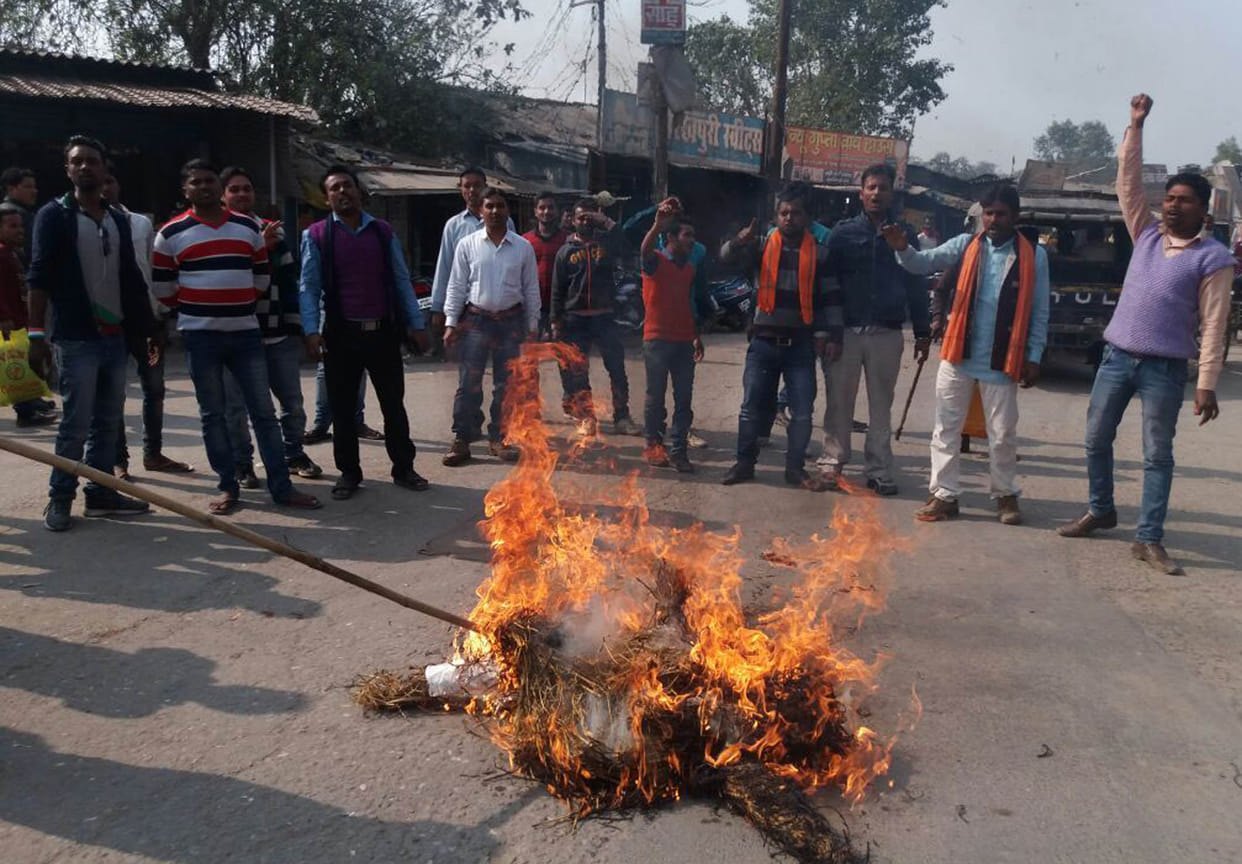 bjp worker fired dummy of kalraj and amit sah