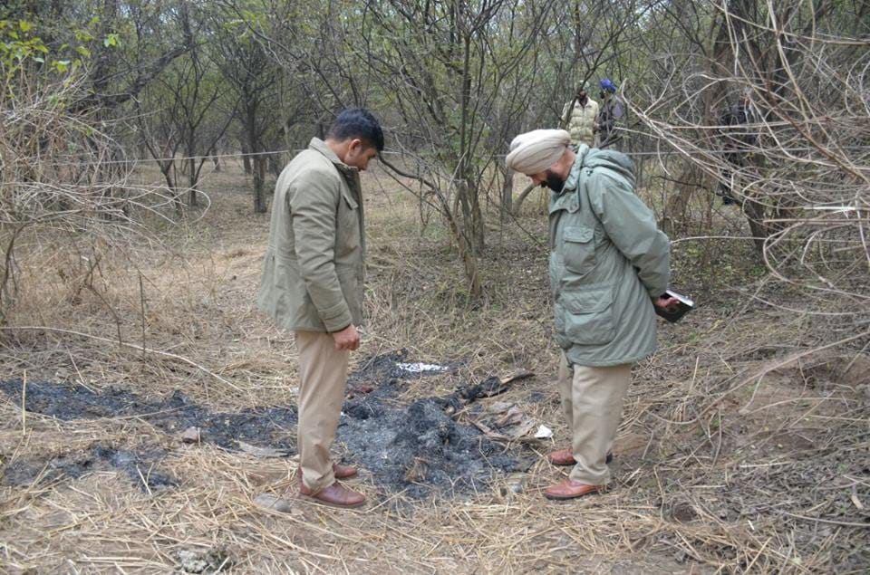 half burnt dead body foung in forest near makhanmajra