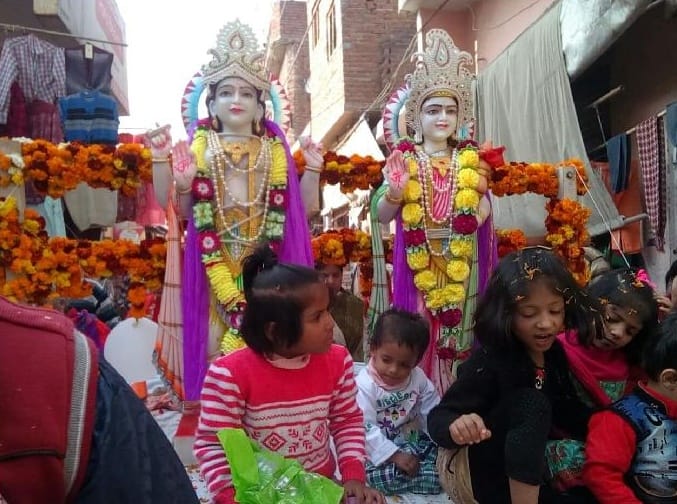 Showered flowers on the procession of grand welcome