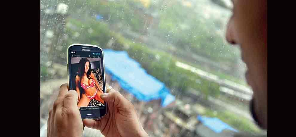 du student ex boyfriend uploaded her nude photos on porn sites