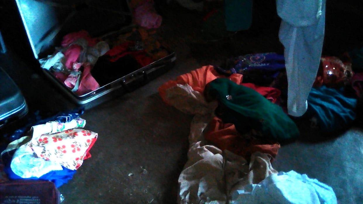 Cash, jewelry stolen by breaking the locks of the house