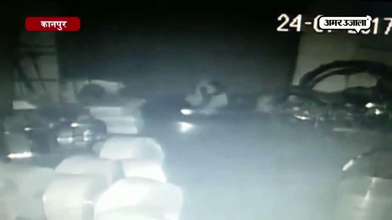 कानपुर की प्लास्टिक फैक्ट्री में लूट