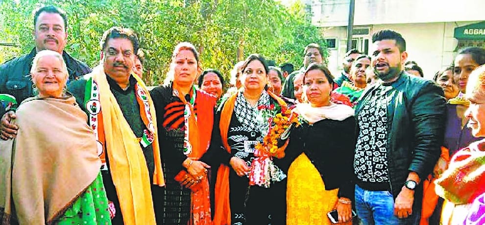 punjab assembly election candidates doing campaigning with wife and childrens