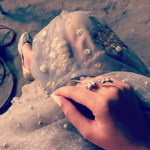 backless viral photos of new chandrakanta