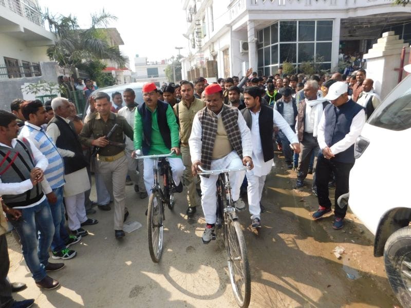 Sadar MLA crore husband, filed her nomination papers