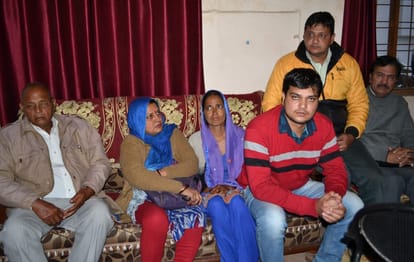 woman meet with family after 12 years