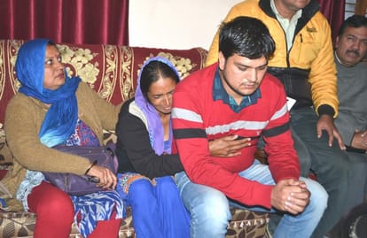 woman meet with family after 12 years
