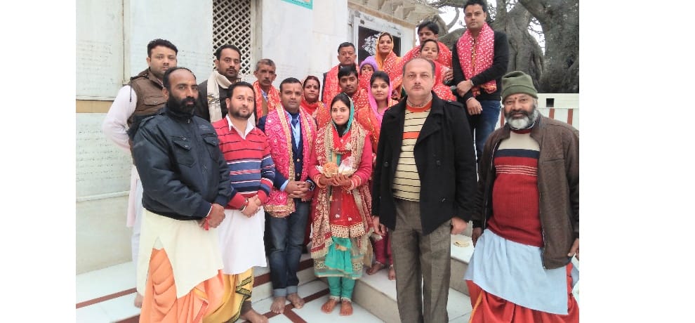 shooter vijay kumar paid obeisance at naina devi temple bilaspur
