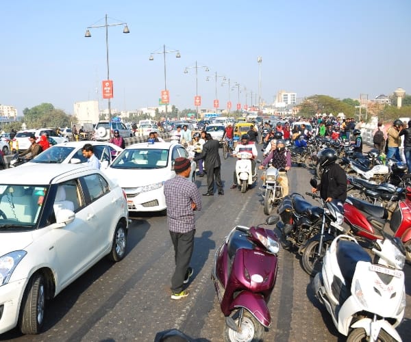 boy and girl jumped in to gomti 