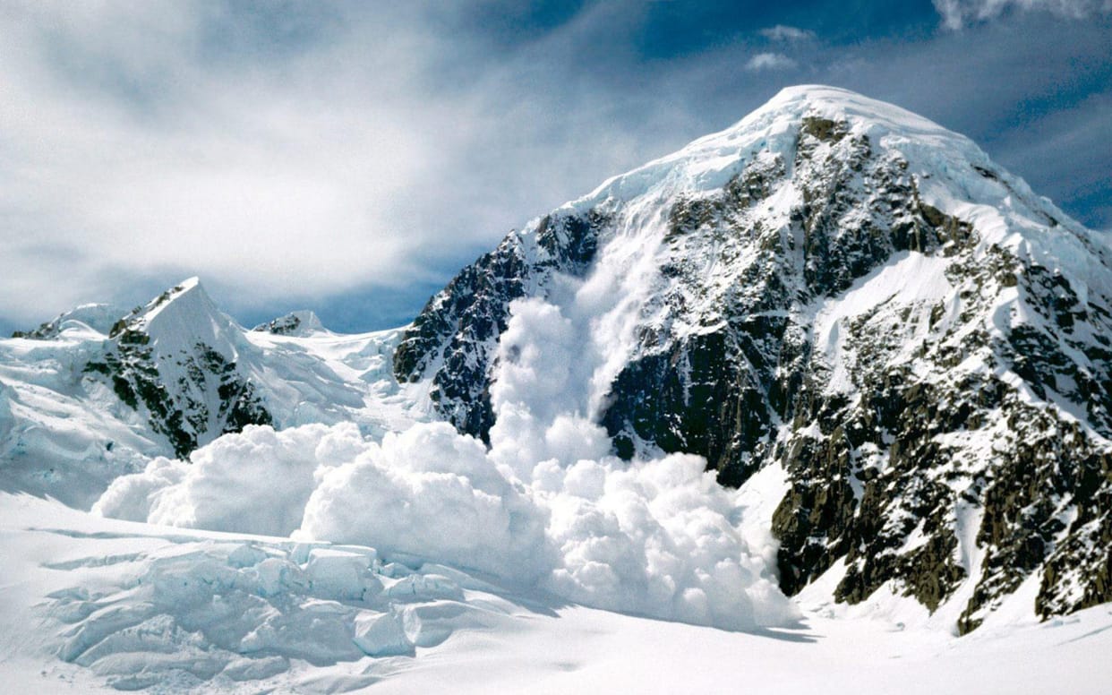 12 people killed in an avalanche area near Tehran in Iran