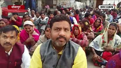 BJP PARTY WORKERS PROTESTED IN SITAPUR AGAINST TICKET DISTRIBUTION