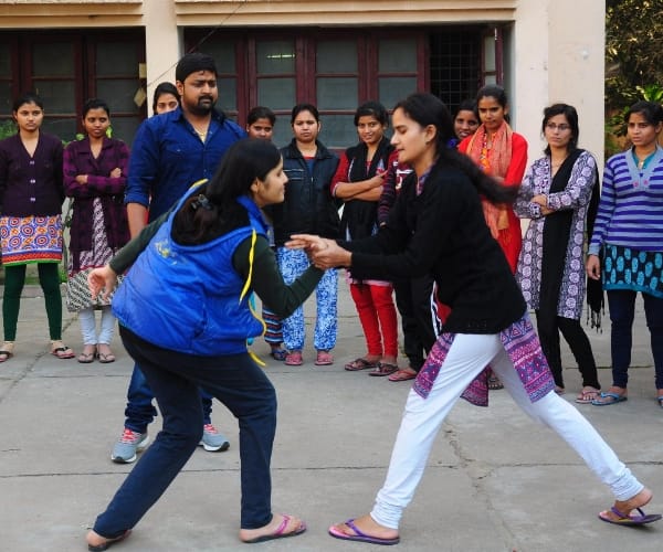 self defence training for girls in Lucknow.