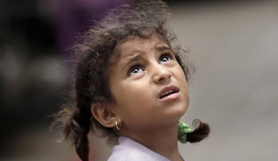 neighbor was killing due to throwing pebbles at children 