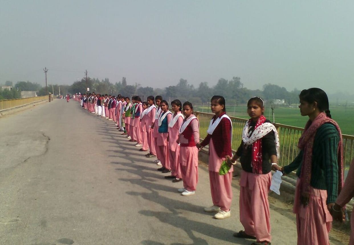 Made human chain to give messages of Voting