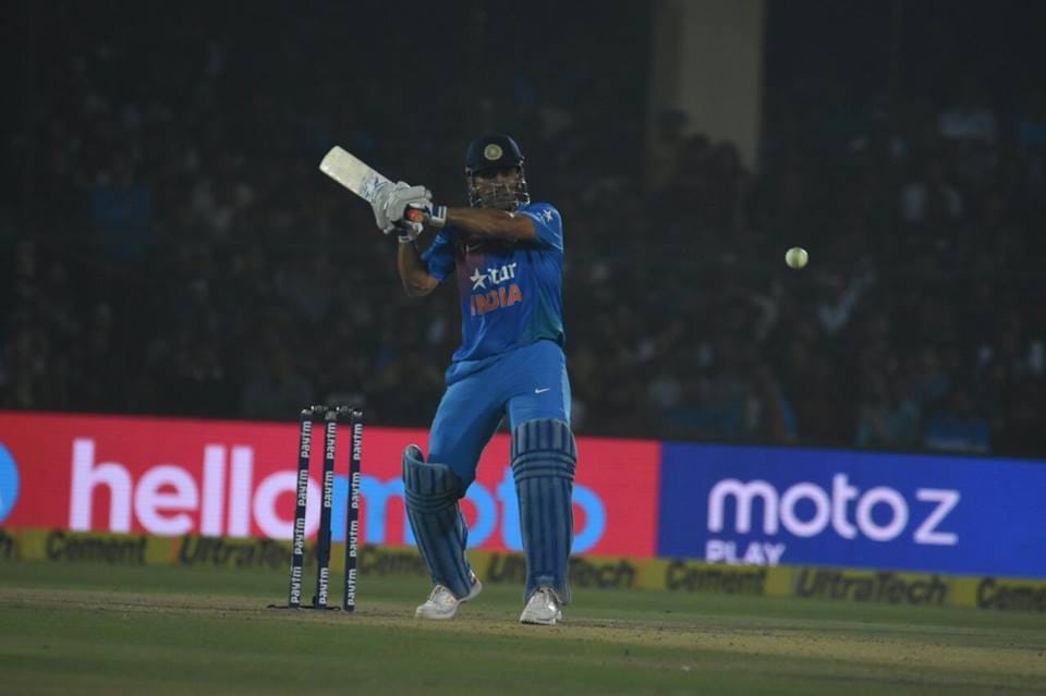 india vs england t20 dhoni fans in kanpur