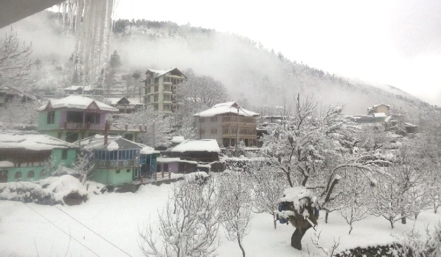 Heavy Snowfall and Rainfall Continues in Himachal.