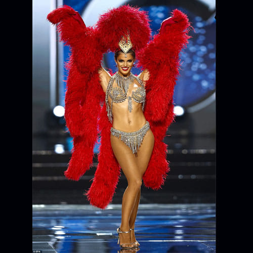 Miss Universe contestants were national contumes