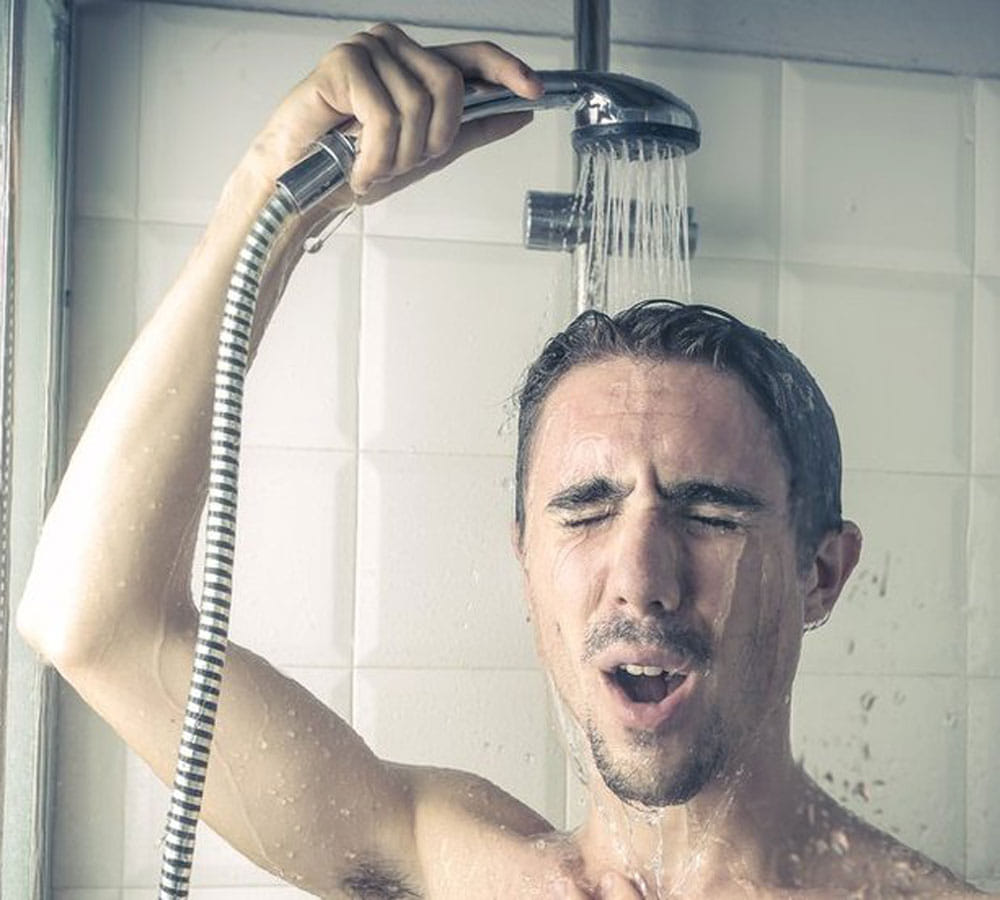 these five mistakes while taking bath can cause skin related problems 