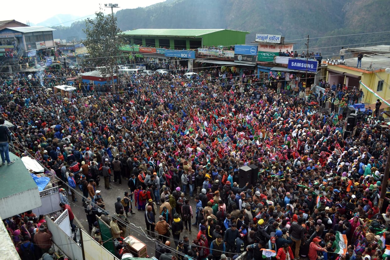 During enrollment thronging crowd was jammed for hours.