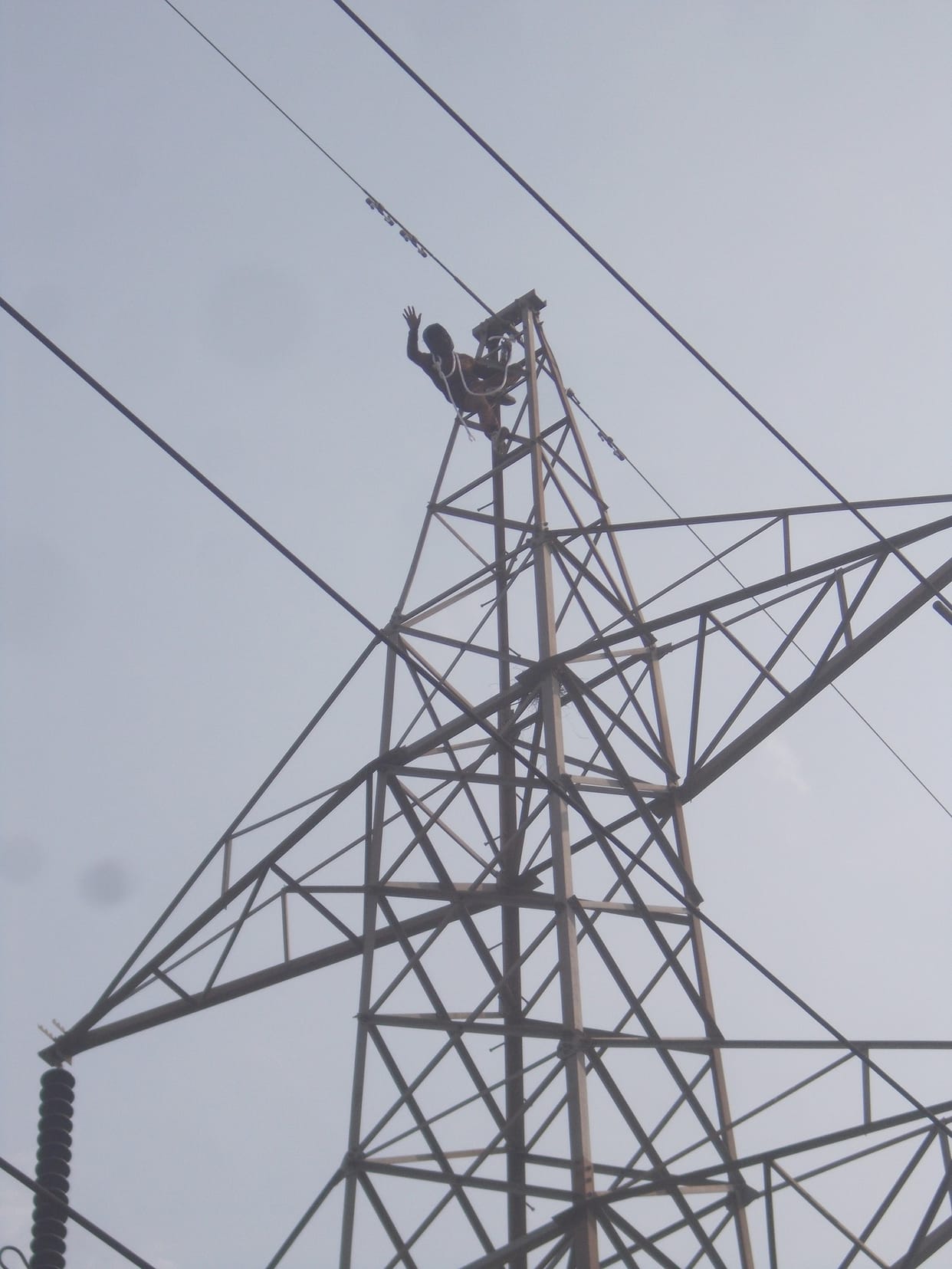 a man clinched upto electric pole..accidently death