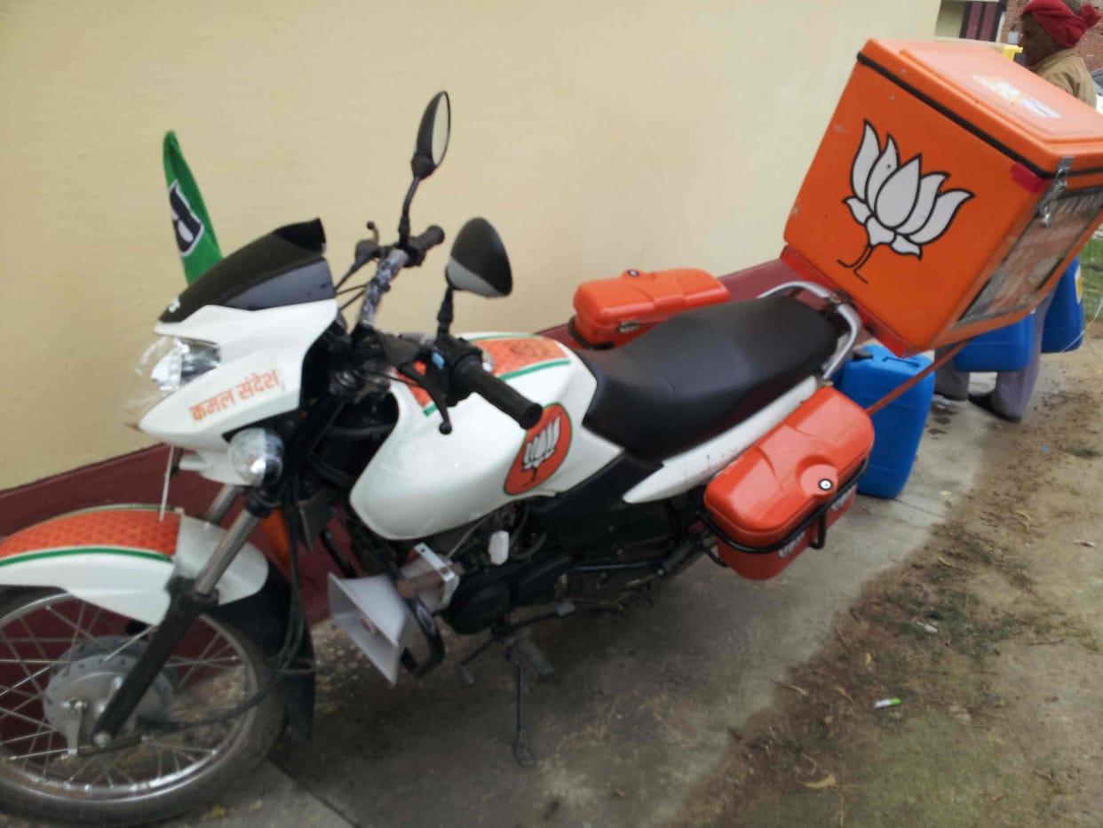 bjp worker caught with kamal sandesh bike in bahdohi