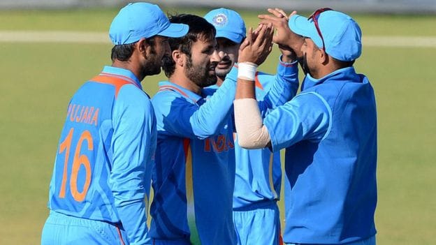 Indian cricketer Parvez Rasool chew chewing gums During national anthem