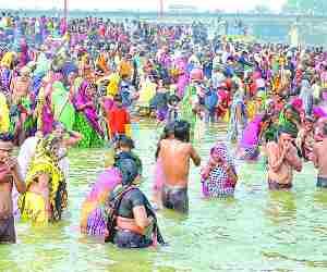 Thousands took holy dip in Gomti