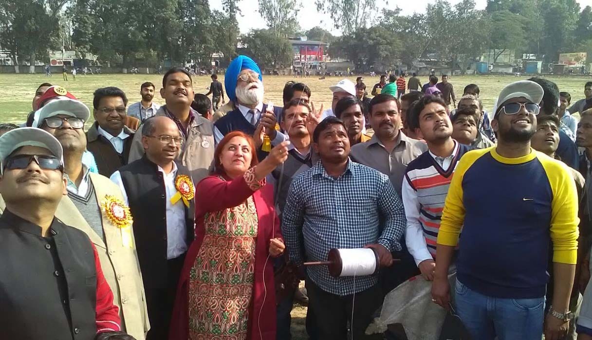 Please vote with the message flown kites