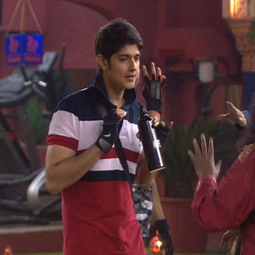 rohan is angry on bani and manu in bigg boss