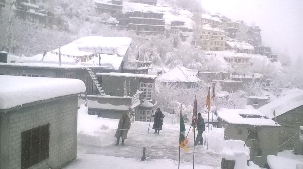 Heavy Snowfall Continues in Himachal, Alert.