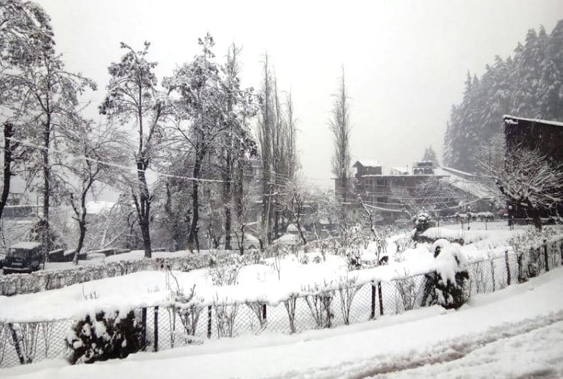 Heavy Snowfall Continues in Himachal, Alert.
