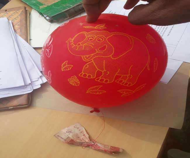 Pakistani balloon made a stir, was tied a 5000 notes