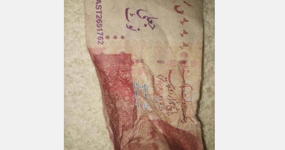 Pakistani balloon made a stir, was tied a 5000 notes