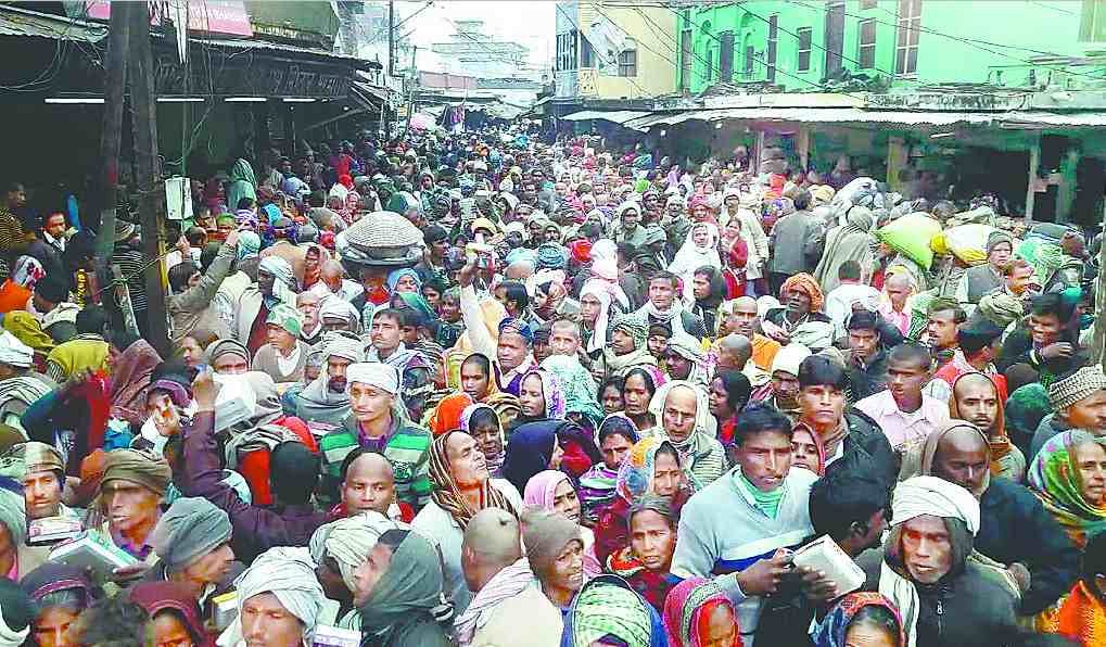 Three hundred thousand devotees descended Ramnagari