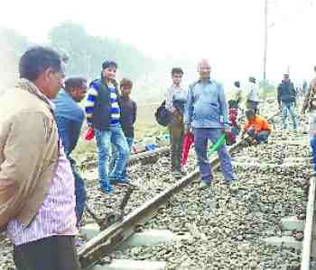 Extends drop curtain rails, quarter hour operations disrupted