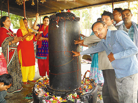 Mouni Amavasya devotees took a dip in the Ganga