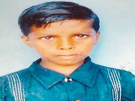 Gondkr student killed with knives, threw it in the body farm