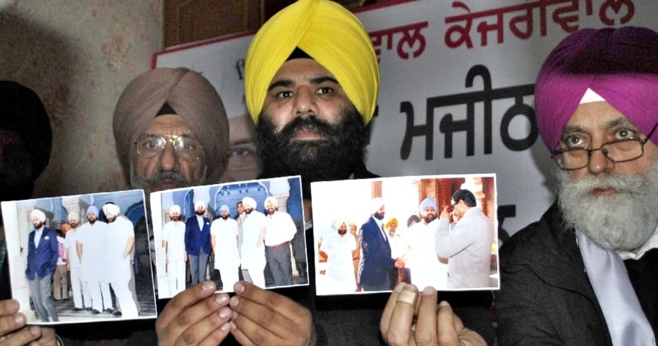 Bikramjit singh Majithia, photographs with international drug traffickers, aap