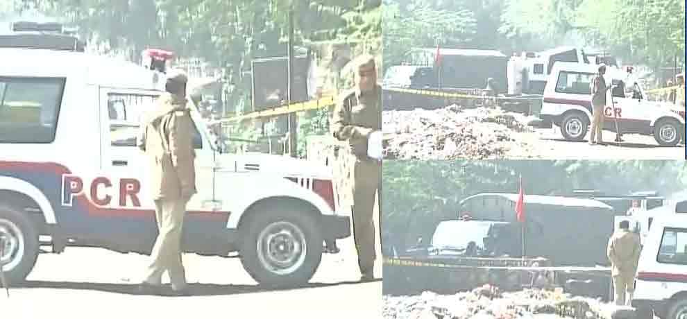 A mortar shell was found lying in a village of Kishan Garh in Vasant Kunj area of Delhi, nsg on spot