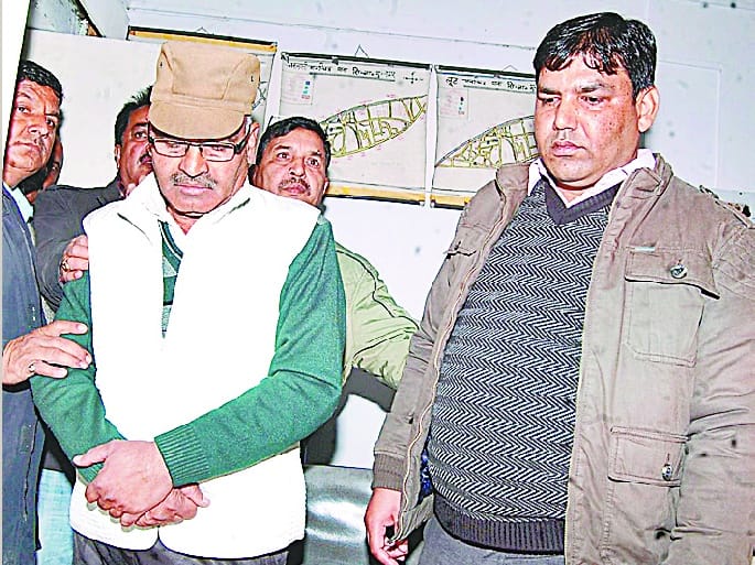 Drug inspector caught taking bribe