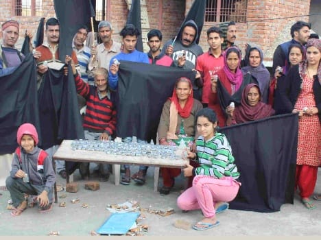 people send lock for close government offices in bilaspur.