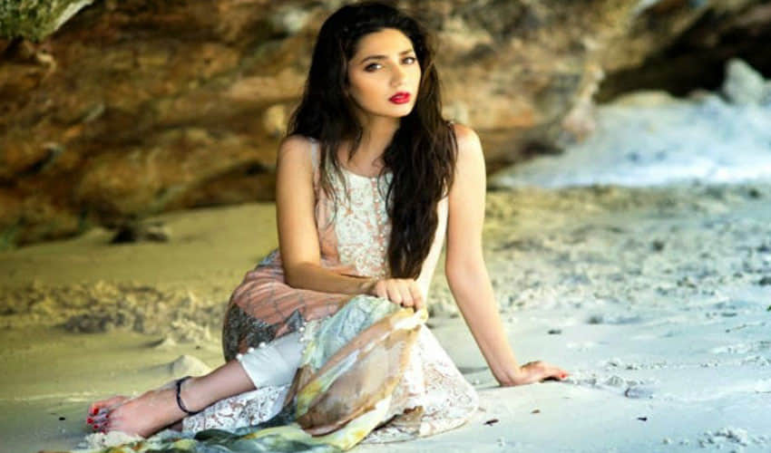 mahira became the beautiful woman of pakistan