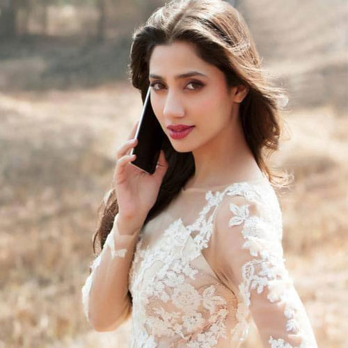mahira became the beautiful woman of pakistan