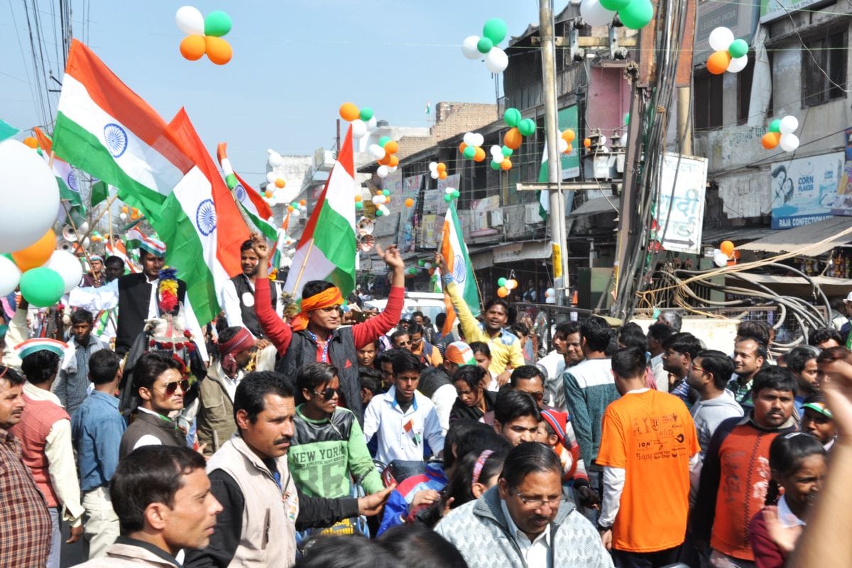 Thousands participated in the flag flying