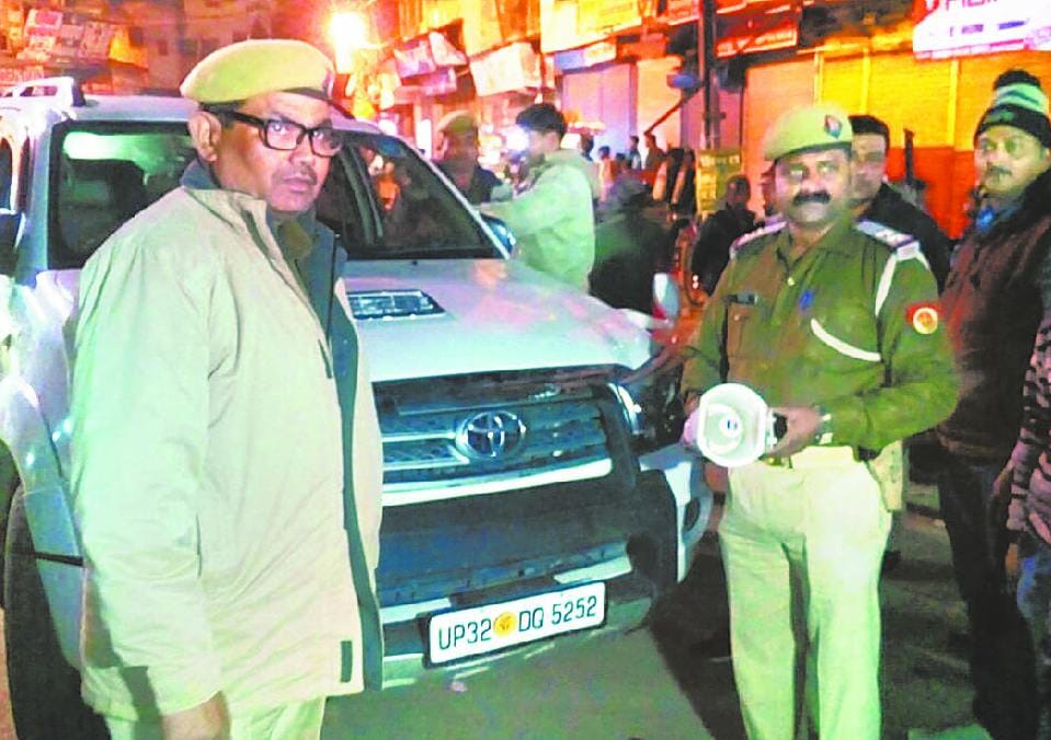 SP and BSP candidates took off hooters from car 