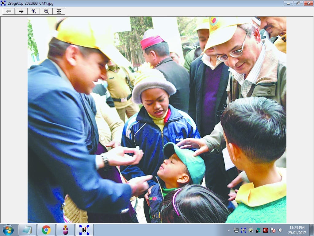 Thousands of children polio dose