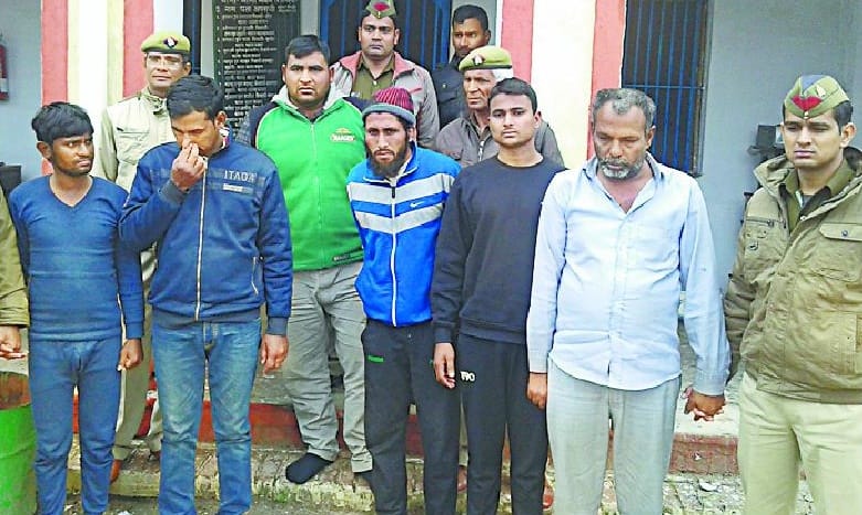 Hasanpur putting crooks robbed holding smithery